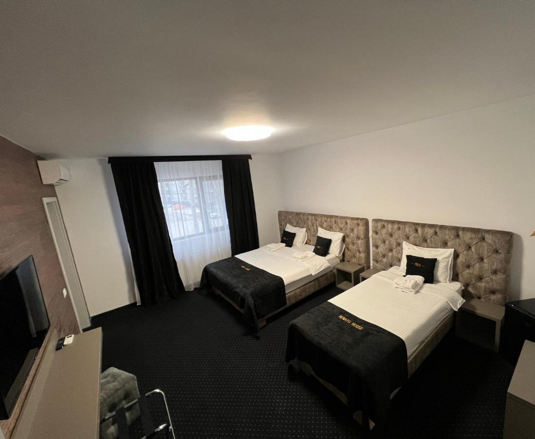 Renato House Otel Târgu Jiu Dış mekan fotoğraf