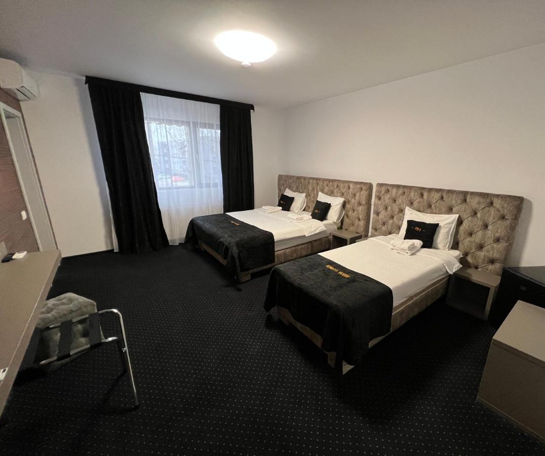 Renato House Otel Târgu Jiu Dış mekan fotoğraf